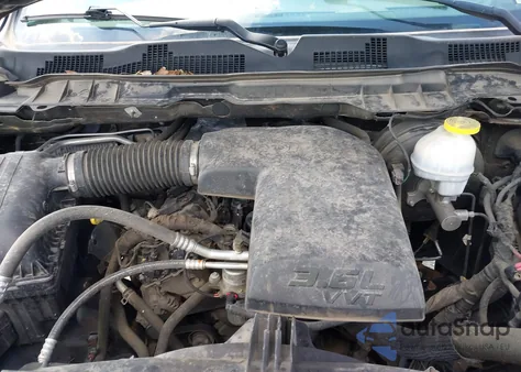 2019 Ram 1500 Classic Warlock 4X4 6'4 Box из США, поврежденный, VIN 1C6RR7GG9KS683002